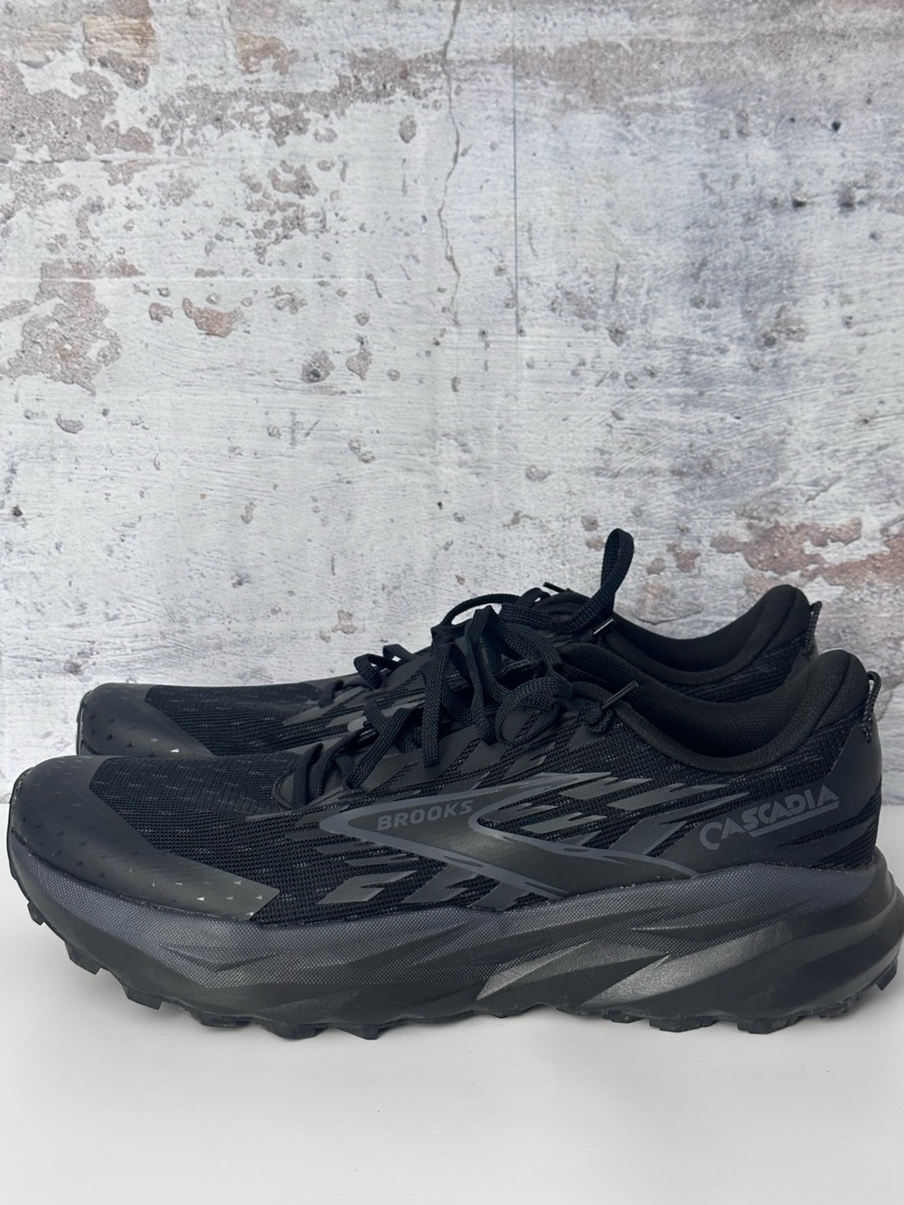 BROOKS Cascadia Trail Running Shoes - Black